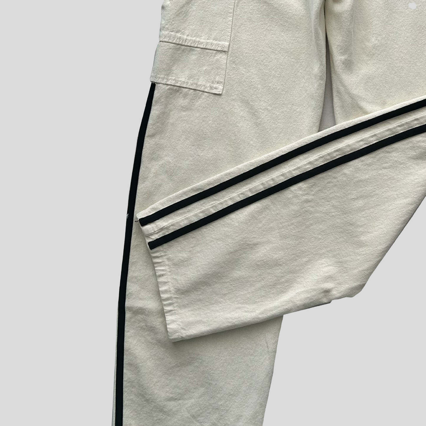 Pantalón Flare Líneas Negras - Crudo