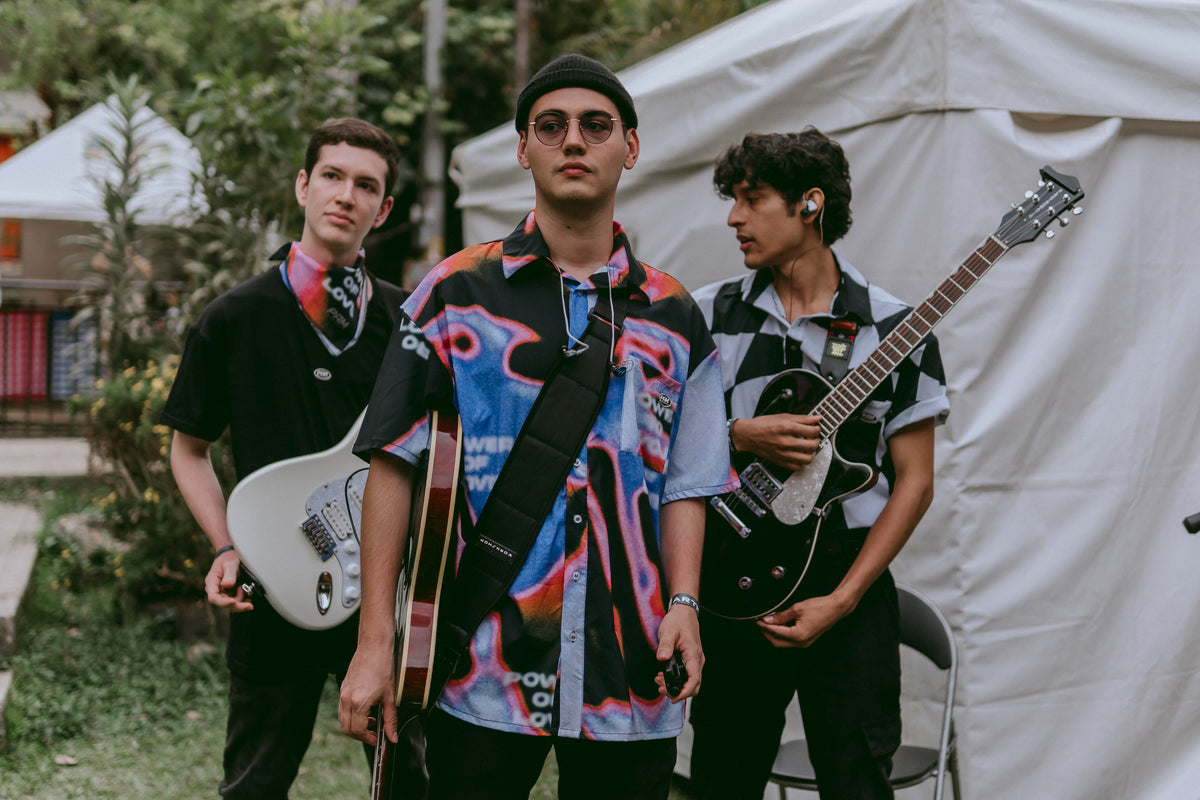 MEDVED: El rock alternativo vibró al ritmo de colores eléctricos.