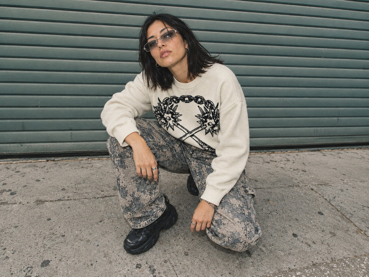 PAM MOVEMENT High Frequency: saco tejido blanco y jean camo